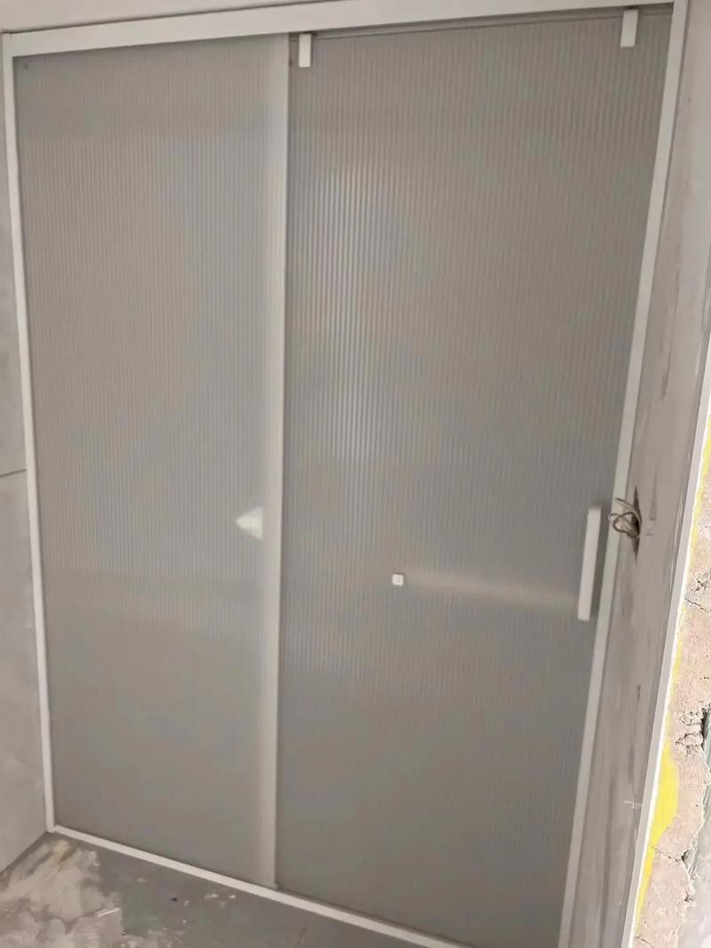 白色淋浴房 超白長(zhǎng)虹玻璃磨砂，打造高級(jí)感與通透兼?zhèn)涞男l(wèi)浴空間